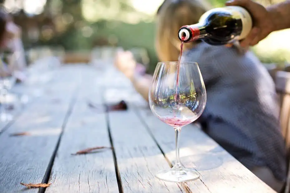 2 Gläser Wein pro Tag: die überraschenden Vorteile zu genießen